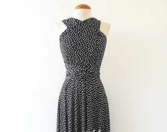 Neckholder Kleid mit Pünktchenmuster: Wandelbares Satin Jersey Party Kleid