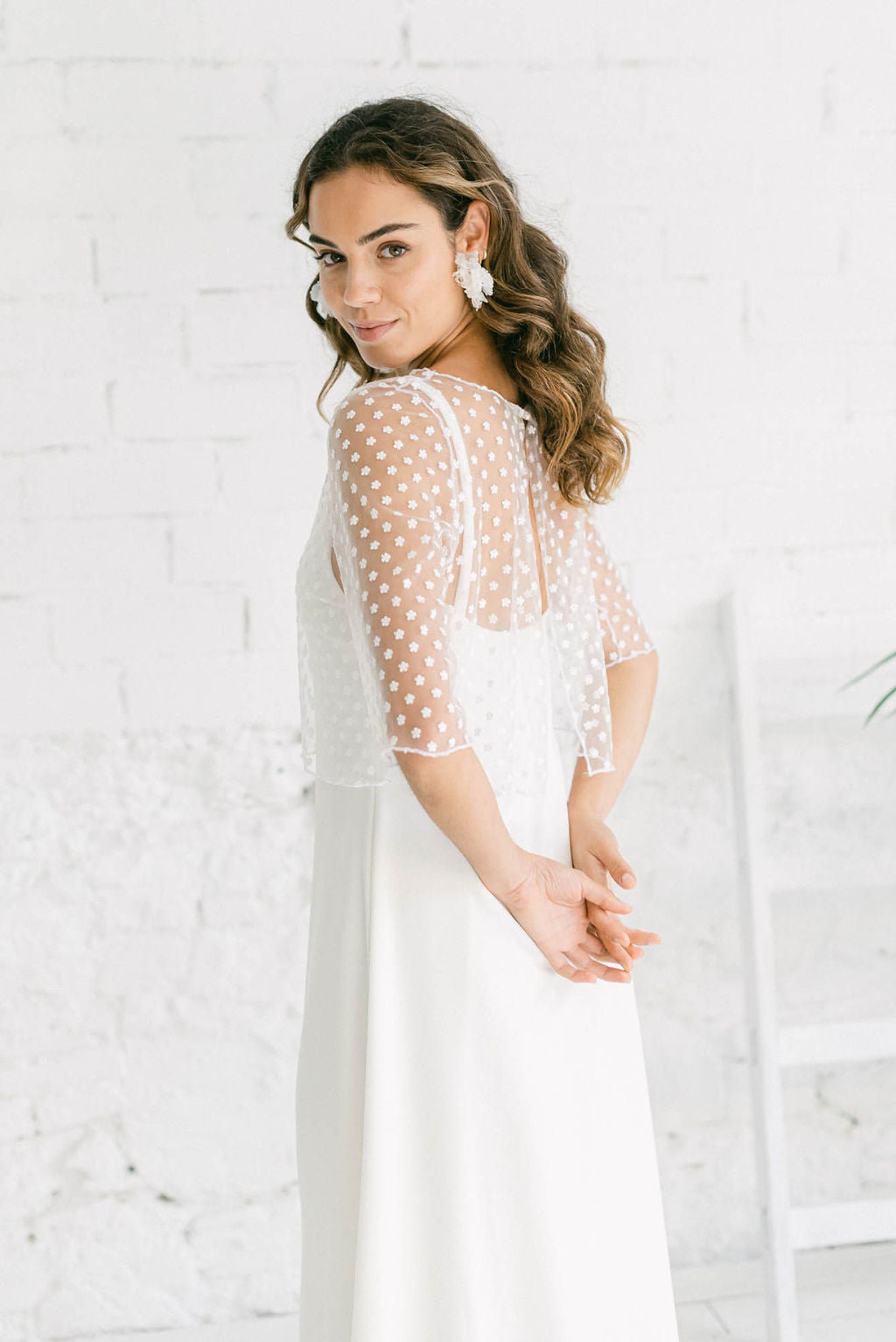 Modern and Elegant Wedding Dress With Sleeves, Sleek Dress With Modern and Elegant Wedding Dress With Sleeves, Sleek Dress With