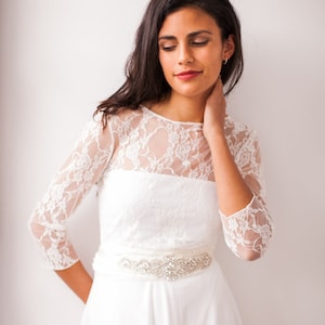 Elegant Lace Long Sleeve Wedding Gown, Ivory Lace Sleeves for Timeless Charm