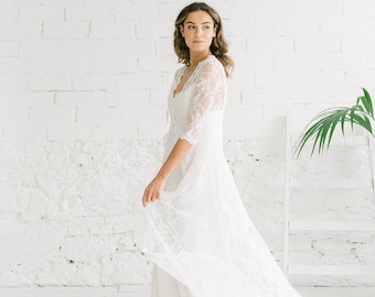 Superbe robe de mariée à bretelles avec manteau en dentelle et traine dramatique - tenue élégante avec notre superbe manteau en dentelle « Bruna ».