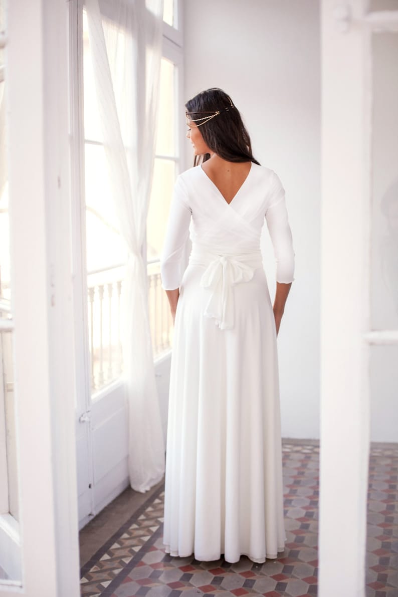 This is the back of the convertible wedding dress. Is simple yet elegant. Some accessories and overlays can be added, such as an overdress, overskirt or a bridal bolero
