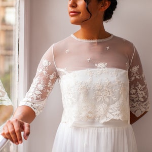 Romantic embroidered bridal top in scalloped tulle with crew neck and three quarter sleeves image 5