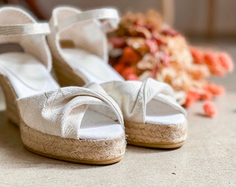 Ivory espadrille wedge for boho bride, beach wedding shoes in satin ivory, ankle strap with jute platform wedding shoes for bohemian bride