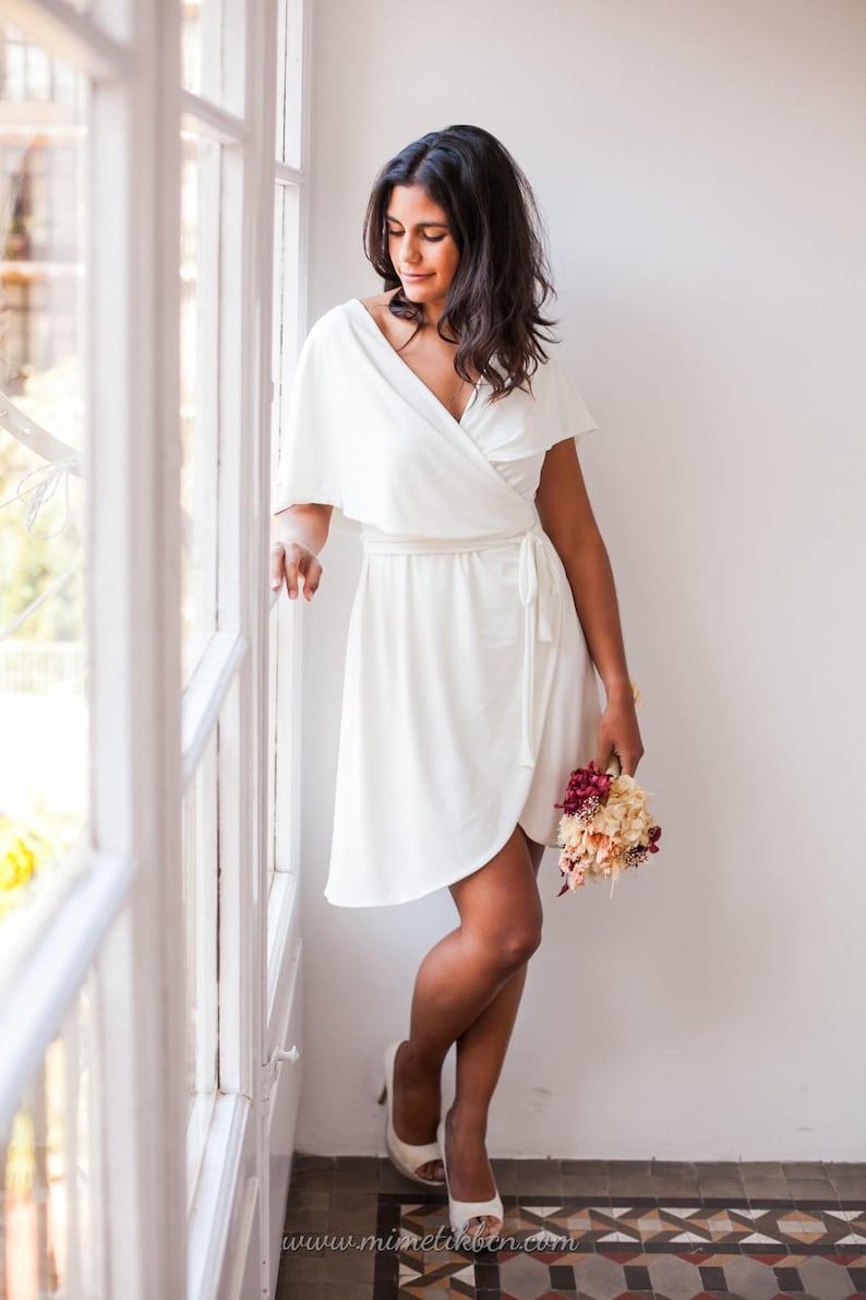 Relaxed Beach Wedding Dress