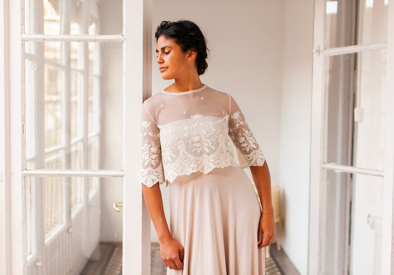 Romantic embroidered bridal top in scalloped tulle with crew neck and three quarter sleeves image 2