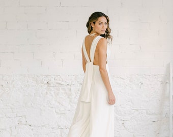 Hochzeit Jumpsuit für stilvolle Braut, minimalistischer Jumpsuit in ivory, infinity Hochzeit Overall, schicker Strampler für trendige Bräute alternative Braut