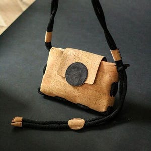Tasche ist handgenäht aus Naturkork, Umhängetasche, Stilvolle Tasche