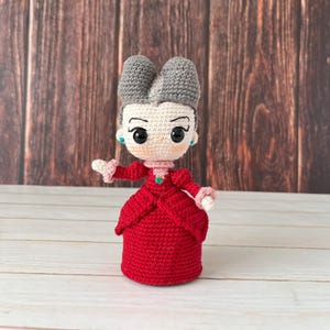 Crochet doll pattern, Lady Tremaine, villain, amigurumi, PDF in Spanish and English. image 2