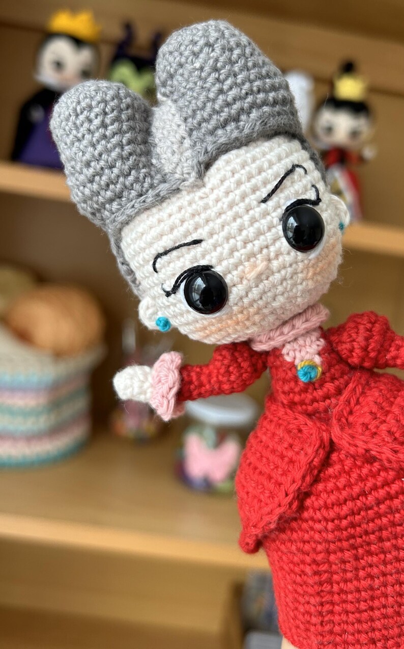 Crochet doll pattern, Lady Tremaine, villain, amigurumi, PDF in Spanish and English. image 3