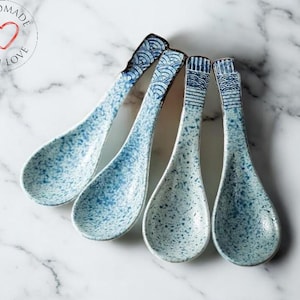 Cucharas y cuencos de porcelana japonesa pintados a mano / Elegante diseño retro azul Regalos de cocina asiática / Decoración navideña para la cocina / Regalo único para el hogar