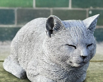 コンクリート製の座った豚の彫刻 セメント製の豚のフィギュア 屋外の