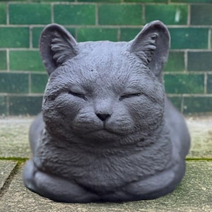 Concrete sleeping cat Figurine for garden Stone pet memorial Statue for yard Kitten sculpture Outdoor lying guardian Cement animal ornament