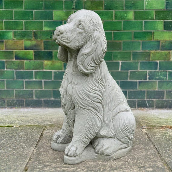 コッカースパニエルの彫刻 屋外の犬の像 コンクリート製の記念犬の置物