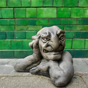 Beton-Gremlin-Statue Stein-Gothic-Figur Outdoor-Fantasy-Skulptur Rasenverzierung Mythisches Gartenwächterdekor Einzigartiges Wohndekorgeschenk