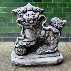 Chinese foo dog statue Stone guardian lion ornament Concrete gargoyle figurine Zen garden decoration Concrete shishi sculpture Handmade dog