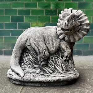 Concrete gecko statue Stone reptile ornament Garden lizard figurine Cement dragon sculpture Outdoor animal decoration  Zen garden reptile