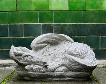立つ龍の石像 | 神話的なケルトの屋外庭園装飾彫刻 - Etsy 日本