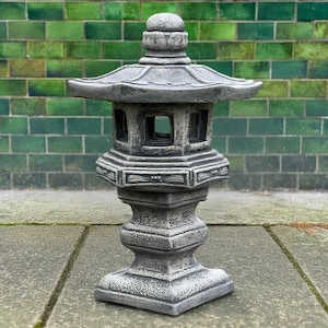 Concrete lantern pagoda figurine Stone pagoda sculpture Japanese lantern statue Asian decoration Tradition pagoda ornament Zen garden art