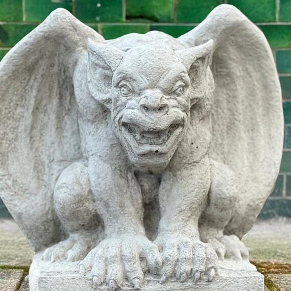 巨大なガーゴイル像 コンクリートゴシックガーゴイル彫刻 石の悪魔の