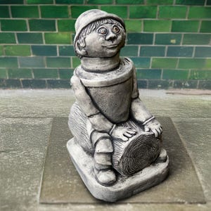Stein sitzende Mann Skulptur Beton-Gnome Figur Outdoor Junge Ornament Haustür Ornament Gnome Liebhaber Geschenk Hof Kunst Handmade gnome