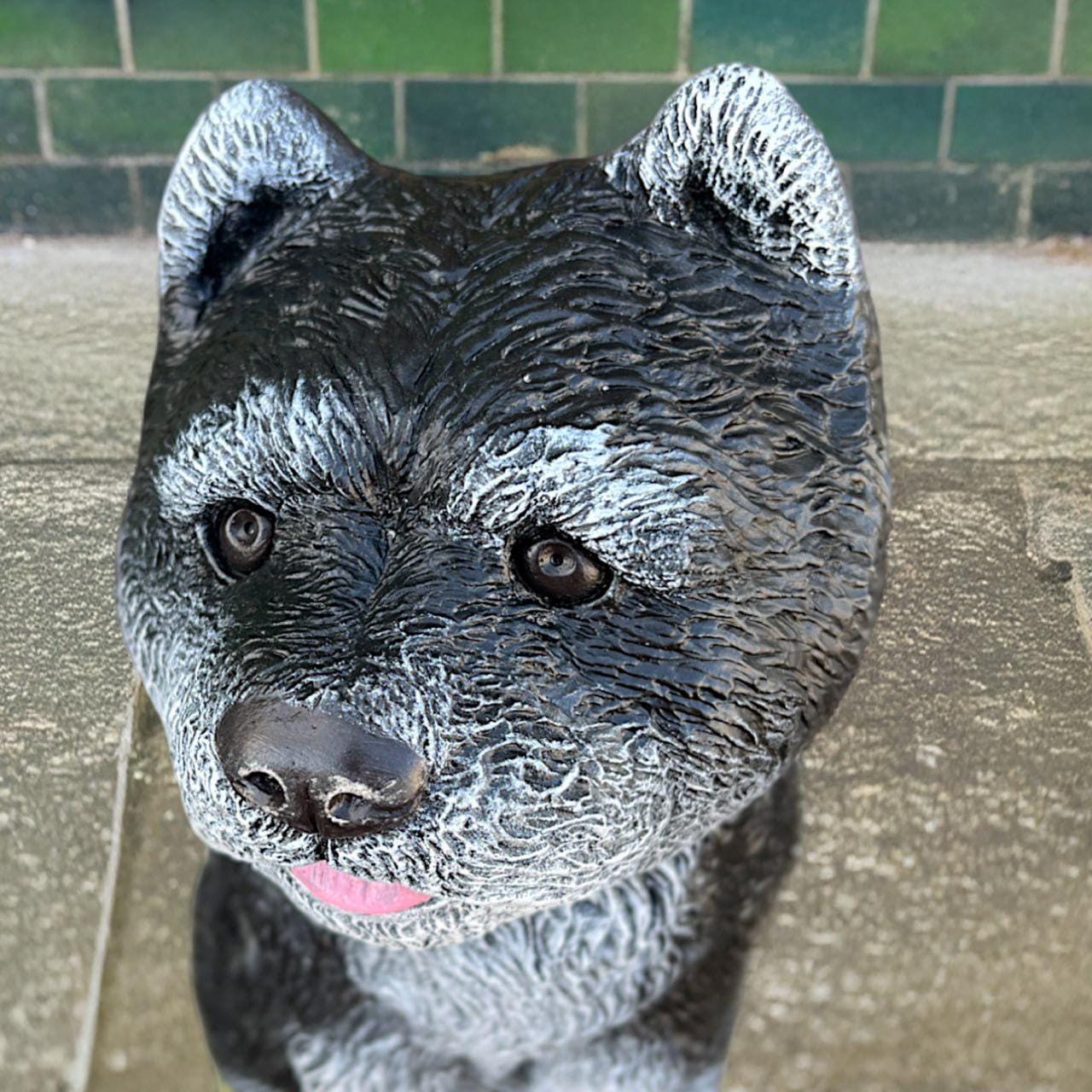 犬彫刻付き コンクリート 陶器 オーナメント コンクリート製のチャウチャウ犬の像 石造りの犬の置物 屋外用ペット