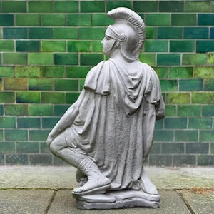 Groot standbeeld soldaat buiten militair figuur steen gedenkteken soldaat sculptuur cement soldaat ornament tuin gotische kunst minnaar cadeau tuinkunst