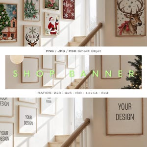 Puede incluir: Una exhibición de impresiones artísticas enmarcadas con temática navideña, que incluyen imágenes de Papá Noel, renos y decoraciones festivas. Las impresiones están dispuestas en una pared sobre una escalera. El texto "SHOP BANNER" es visible.