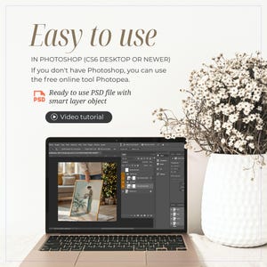 Puede incluir: Un port&aacute;til que muestra una interfaz de Photoshop con un objeto inteligente para una maqueta de arte enmarcado. El texto dice: Easy to use, IN PHOTOSHOP (CS6 DESKTOP OR NEWER), If you don't have Photoshop, you can use the free online tool Photopea, Ready to use PSD file with smart layer object, y Video tutorial.