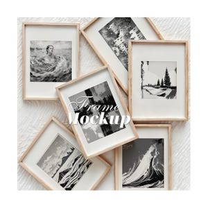 Puede incluir: Una colección de seis marcos rectangulares de madera dispuestos en grupo, cada uno con una obra de arte en blanco y negro. El marco central presenta el texto Frame Mockup en letra blanca. Las imágenes incluyen una persona en el agua, árboles y olas.
