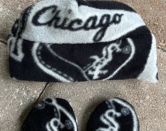 Chicago White Sox Newborn Baby Fleece Hat & Mittens Gift Set