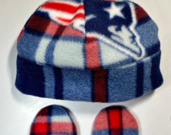 New England Patriots Plaid Newborn Baby Fleece Hat & Mittens Set