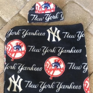 New York Yankees MLB Infant Newborn Baby fleece blanket & hat gift set 0-3 mo