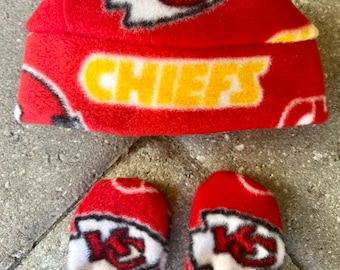 Kansas City Chiefs Newborn Baby Fleece Hat & Mittens Gift Set