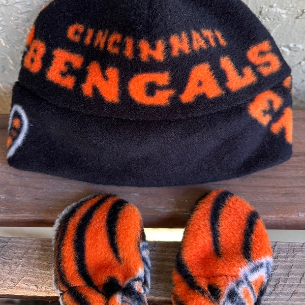 Cincinnati Bengals Newborn Baby Fleece Hat & Mittens Gift Set