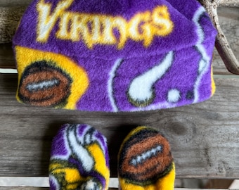 Minnesota Vikings Newborn Baby Fleece Hat & Mittens Gift Set