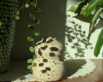 Speckled bud vase