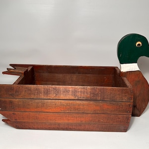 Vtg. Handgemachter hölzerner Stockenten-Entenpflanzer-Cottage-Dekor-Blumen-Übertopf im Garten