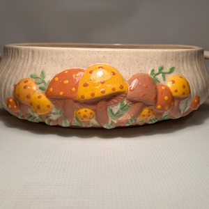 Vtg. Retro Arnels Ceramic Mushroom Casserole Dish1970’s Speckled Hand Painted Handles Kitchenware Merry Mushroom