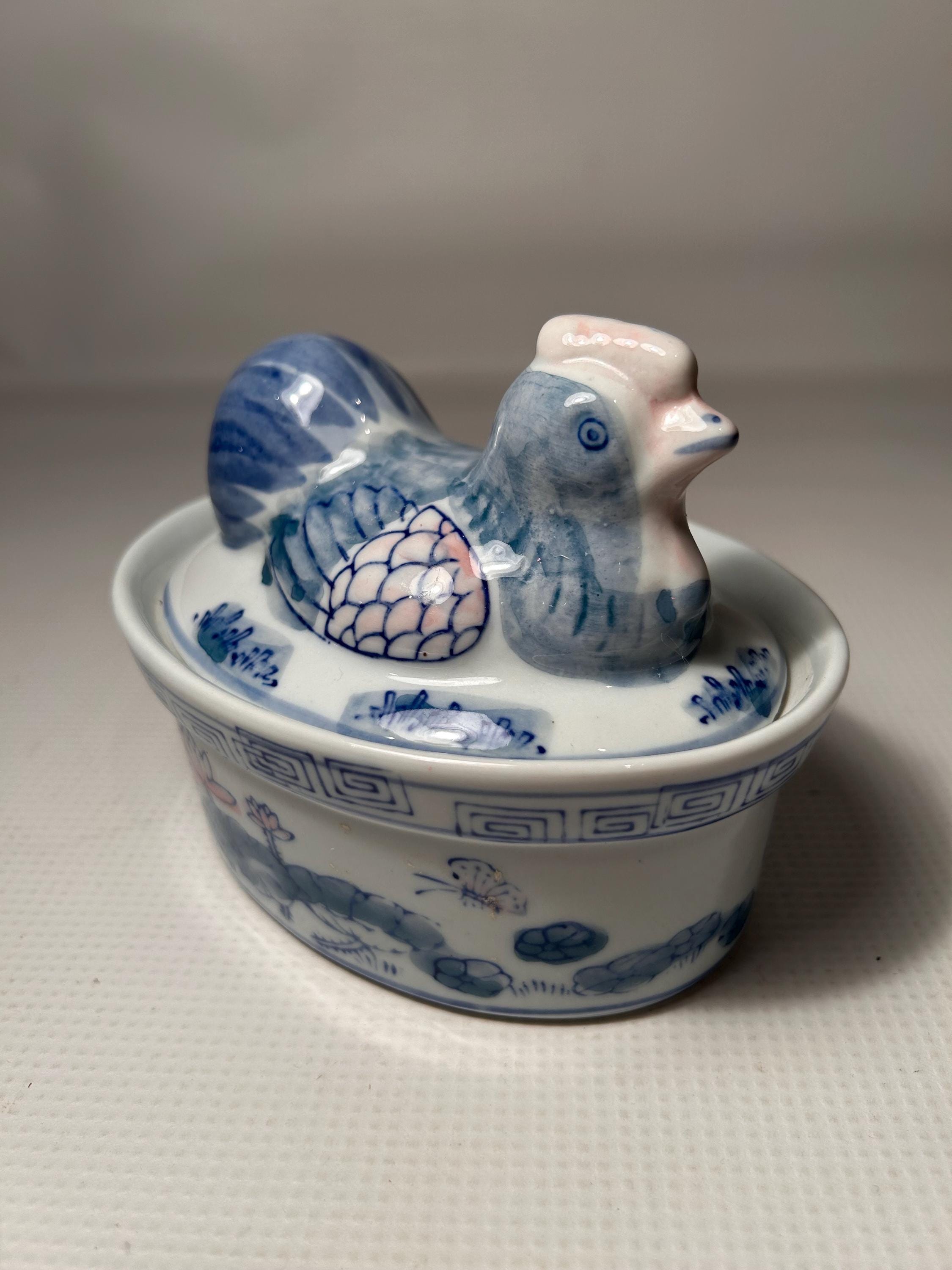 ヴィンテージ磁器製巣皿の上の鶏：青と白の小物入れ - Etsy 日本