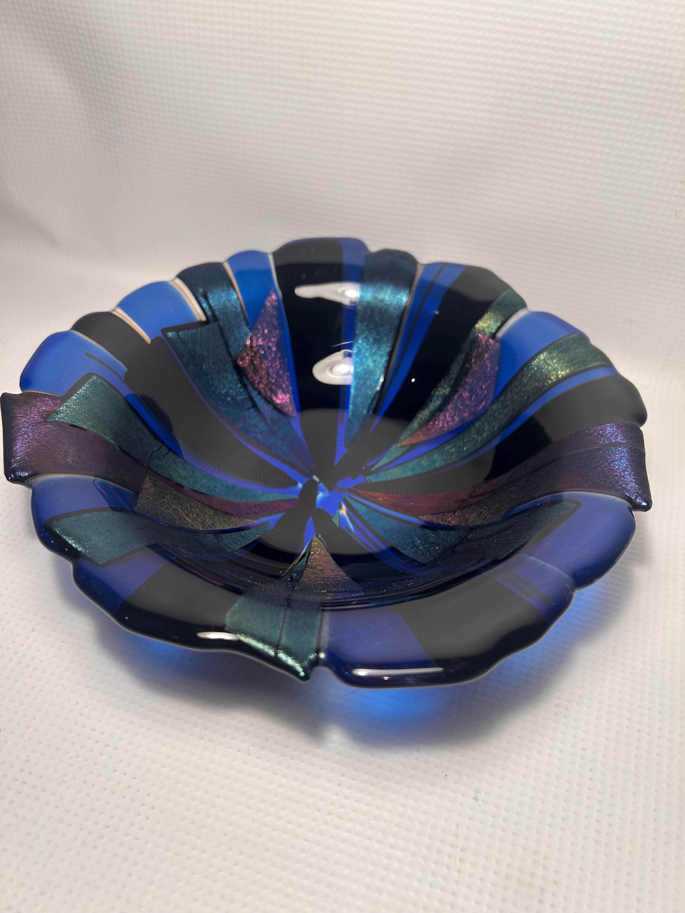 Vtg. Mid Century Murano Kunst Glas Schüssel Teller Freiform gewellte Kante Blau Lila irisierend mundgeblasen Made In Italy