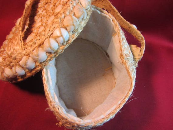 Vtg Handwoven Natural Reeds and Seashell Basket/B… - image 4