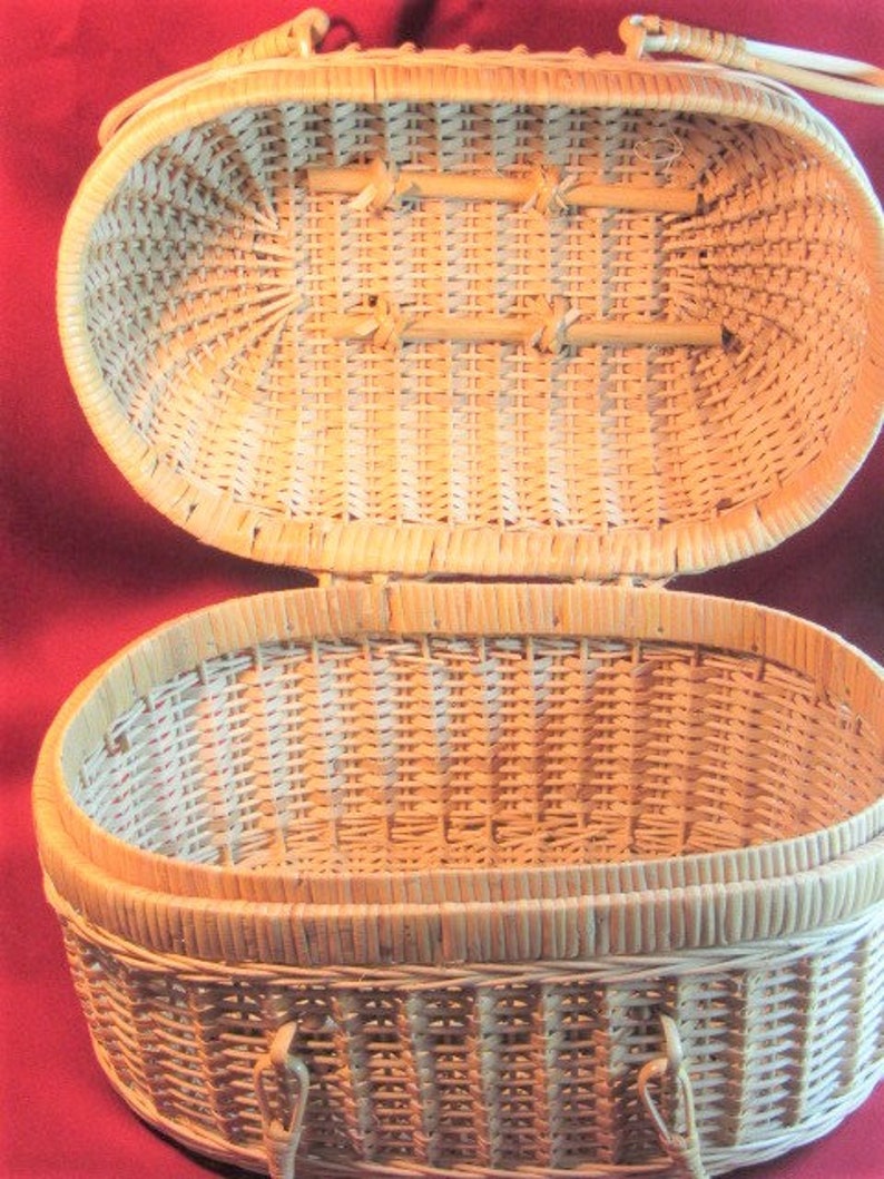 Hand Made Natural Reeds Woven Into a Basket Basket With Lid Etsy