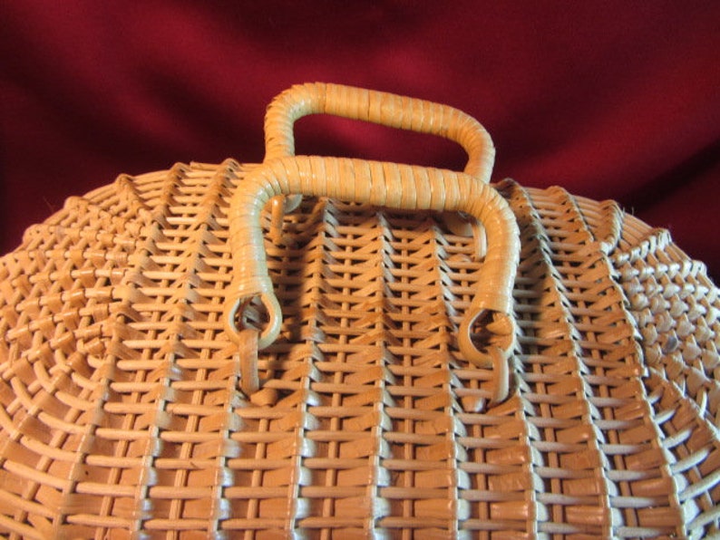 Hand Made Natural Reeds Woven Into a Basket Basket With Lid Etsy