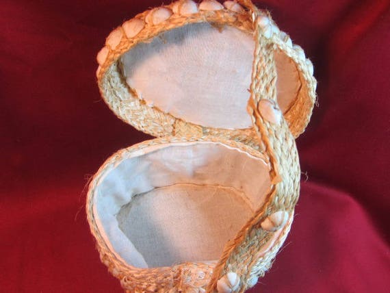 Vtg Handwoven Natural Reeds and Seashell Basket/B… - image 8