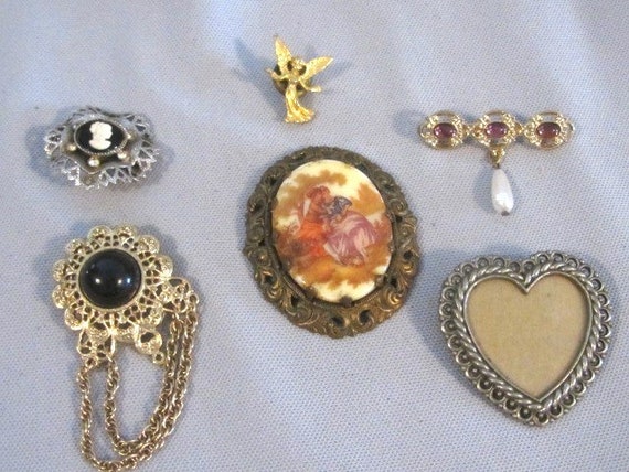 Lot Vintage Brooches, Porcelain Cameo, Pearl Tear… - image 1