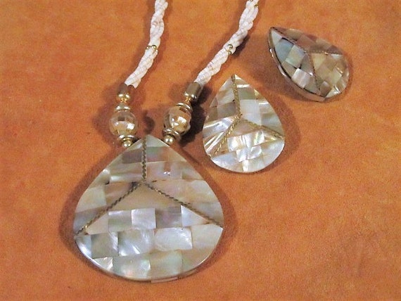 Faux Mother of Pearl Jewelry Set, Tear Drop Neckl… - image 7