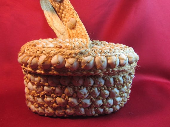 Vtg Handwoven Natural Reeds and Seashell Basket/B… - image 1