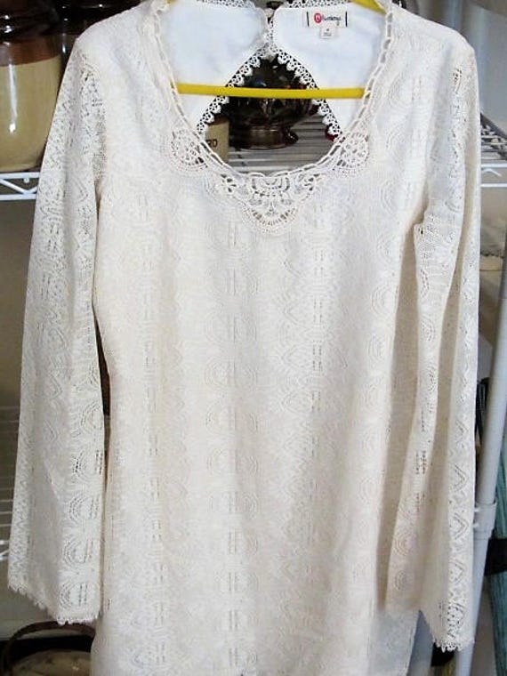 Olsenboye Boho Ivory Lace Dress With Buttons in Back Peekaboo