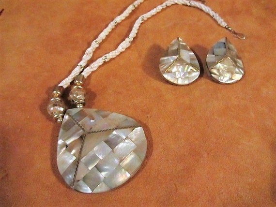 Faux Mother of Pearl Jewelry Set, Tear Drop Neckl… - image 2