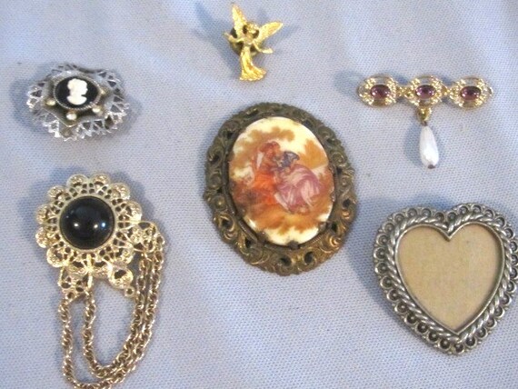 Lot Vintage Brooches, Porcelain Cameo, Pearl Tear… - image 3